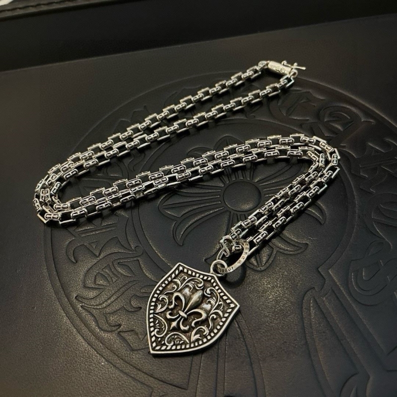 Ch*0me He**ts necklaces